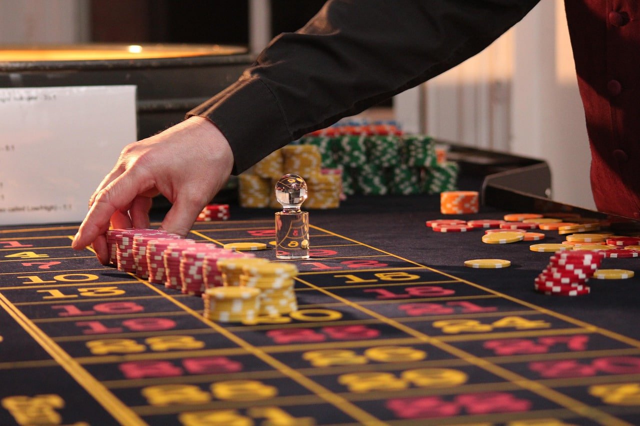 aceph apk platform hero banner showing sports and casino entertainment